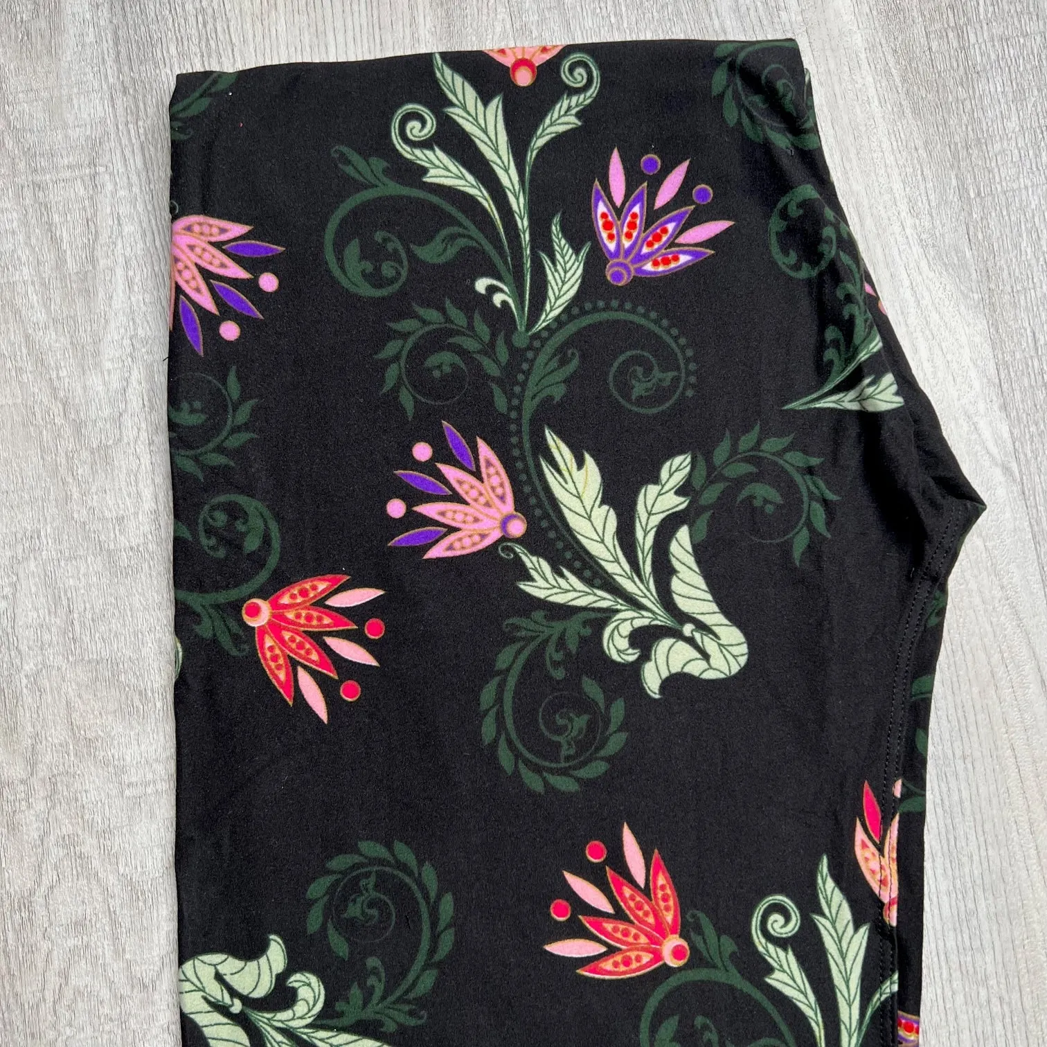 Floral Swirls Dark Soft Leggings