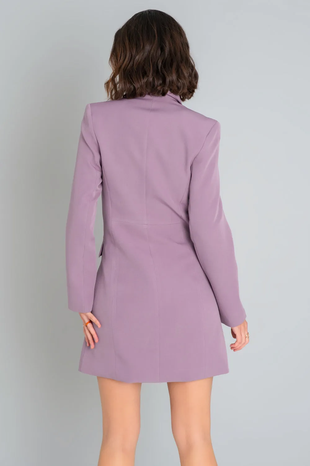 Vestido blazer corto cruzado con hombreras